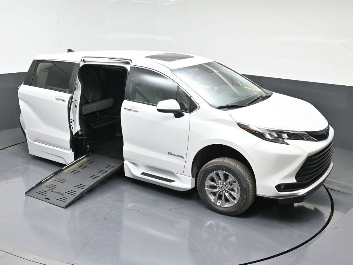 2025 TOYOTA SIENNA - Image 23