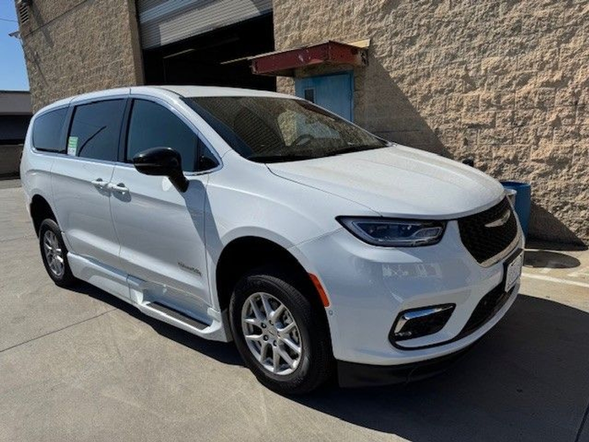 2025 CHRYSLER PACIFICA - Image 9