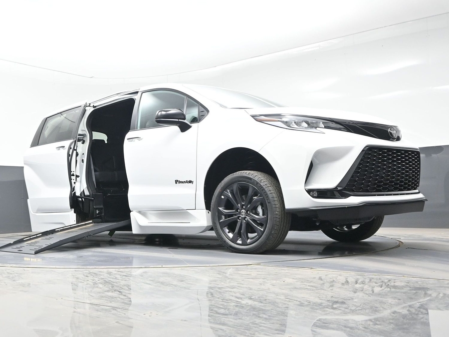 New 2026 Toyota Sienna Hybrid XSE Sport - BraunAbility Side Entry Entry Fold Out Automatic Ramp