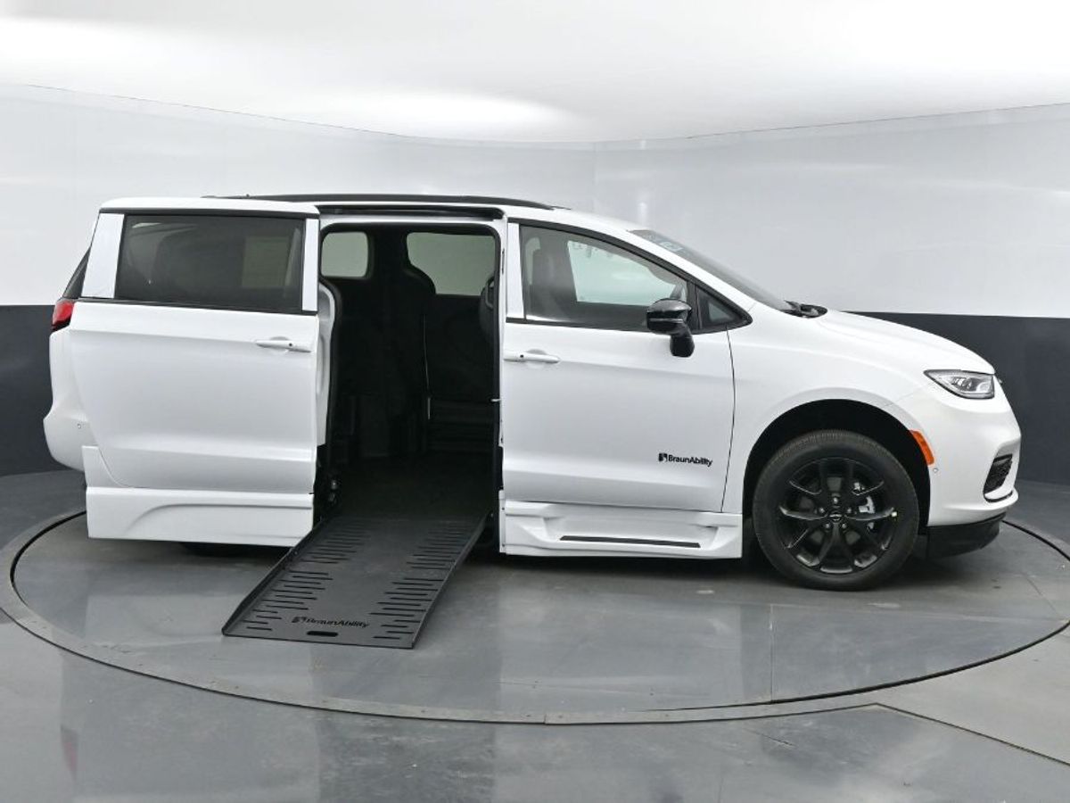 2024 Chrysler Pacifica