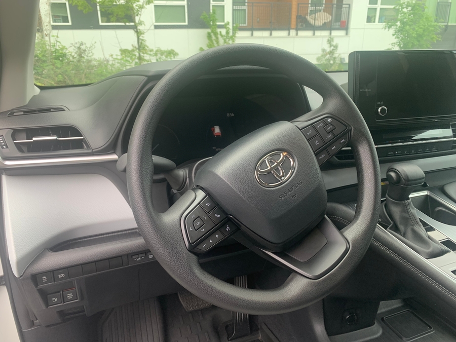 Used 2025 Toyota Sienna Hybrid LE - Vantage Mobility Rear Entry Entry Fold Out Manual Ramp