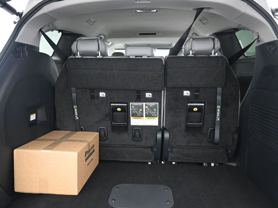 White Toyota Sienna image number 10