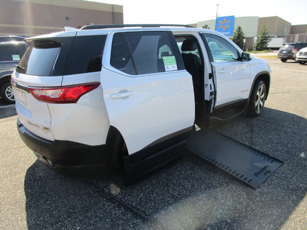 2021 CHEVROLET TRAVERSE - Image 2