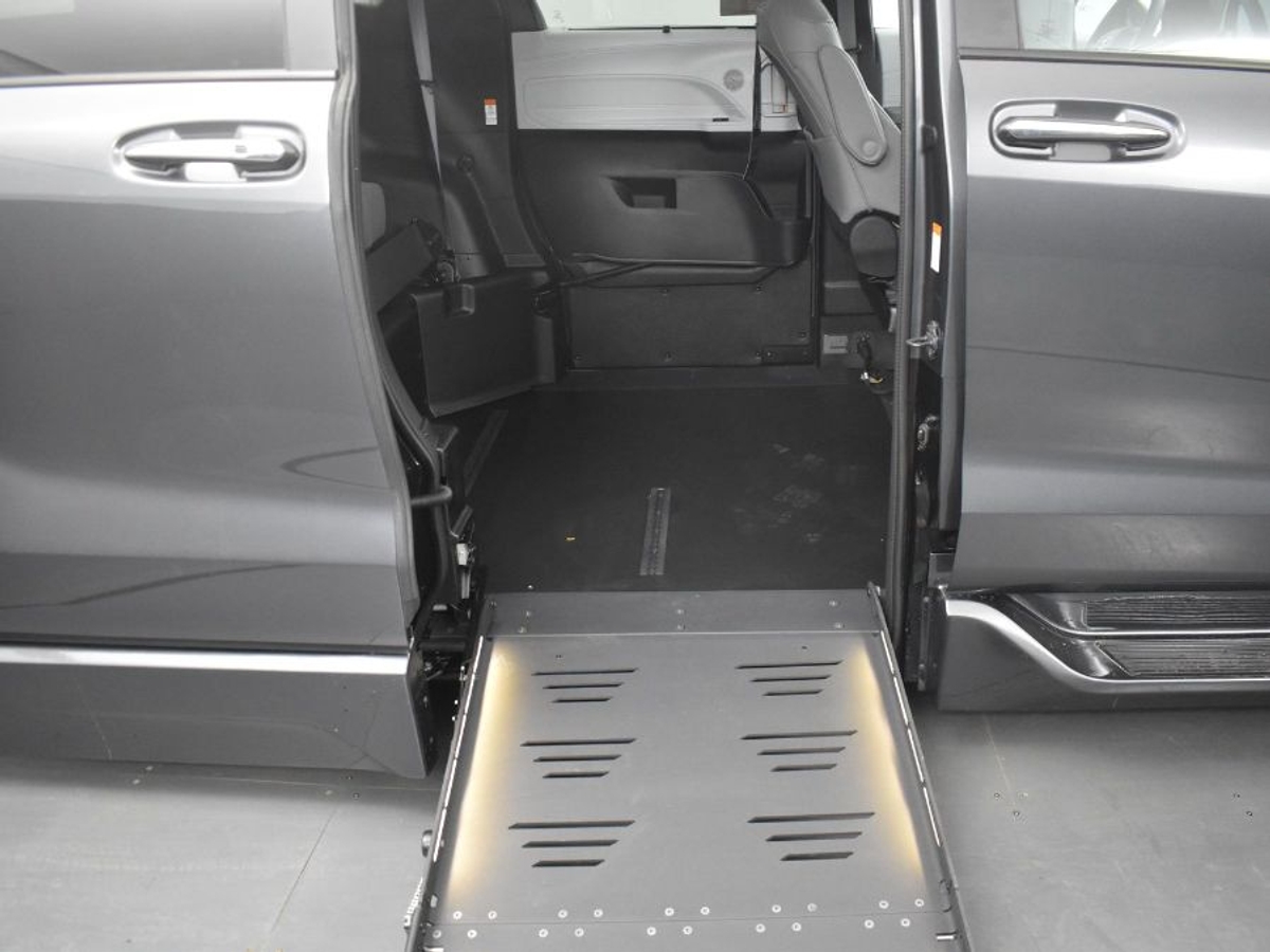 2025 TOYOTA SIENNA - Image 12