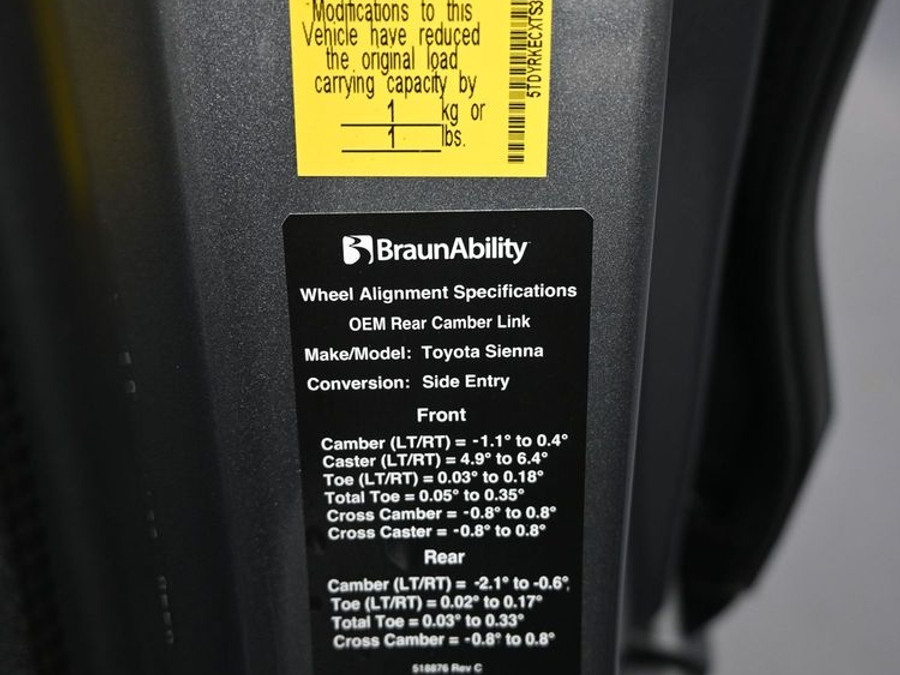 New 2026 Toyota Sienna Hybrid XLE Base - BraunAbility Side Entry Fold Out Automatic Ramp
