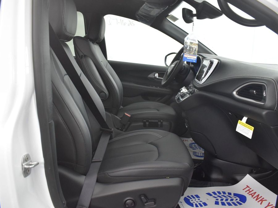New 2025 Chrysler Pacifica Select Plus - BraunAbility Side Entry Entry Fold Out Automatic Ramp