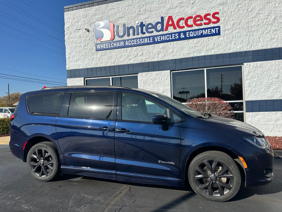Used 2020 Chrysler Pacifica Touring L Sport - BraunAbility Side Entry Entry Fold Out Automatic Ramp