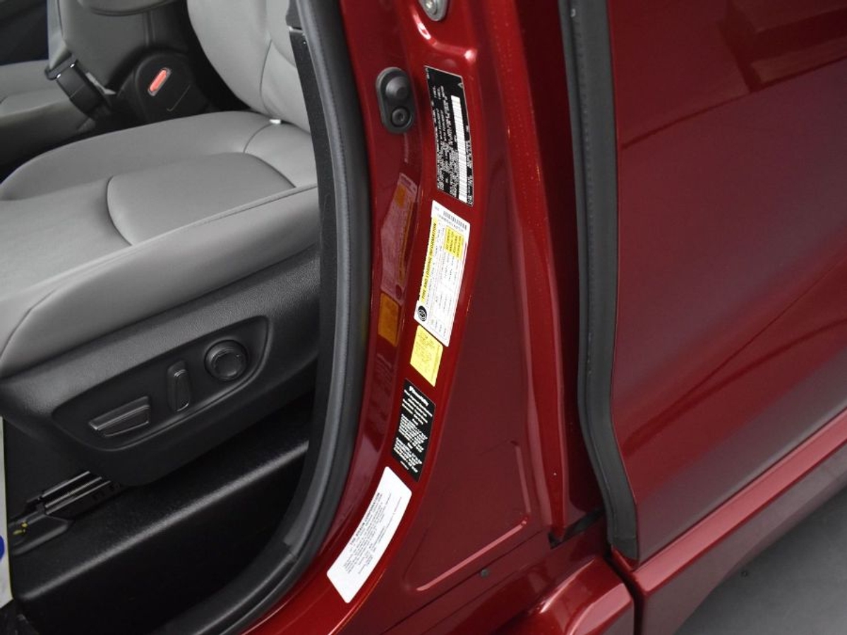 2025 TOYOTA SIENNA - Image 17