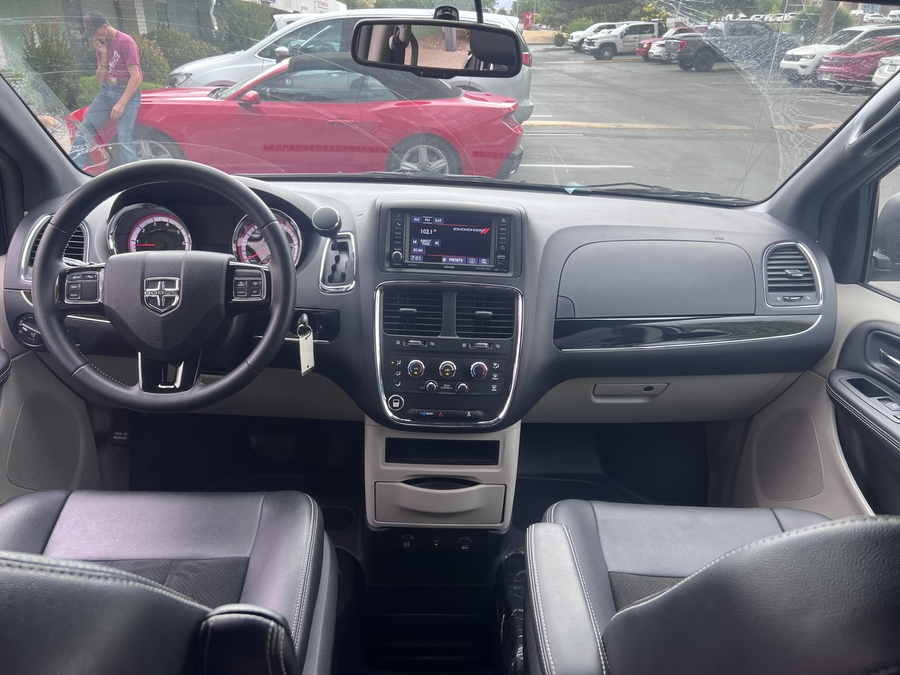 Used 2017 Dodge Grand Caravan SXT - BraunAbility Side Entry Entry Fold Out Automatic Ramp