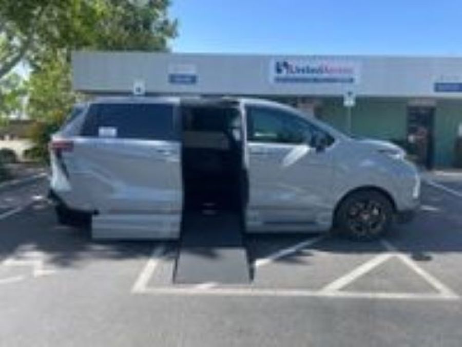 New 2025 Toyota Sienna Hybrid XSE - VMI Side Entry Entry In Floor Automatic Ramp