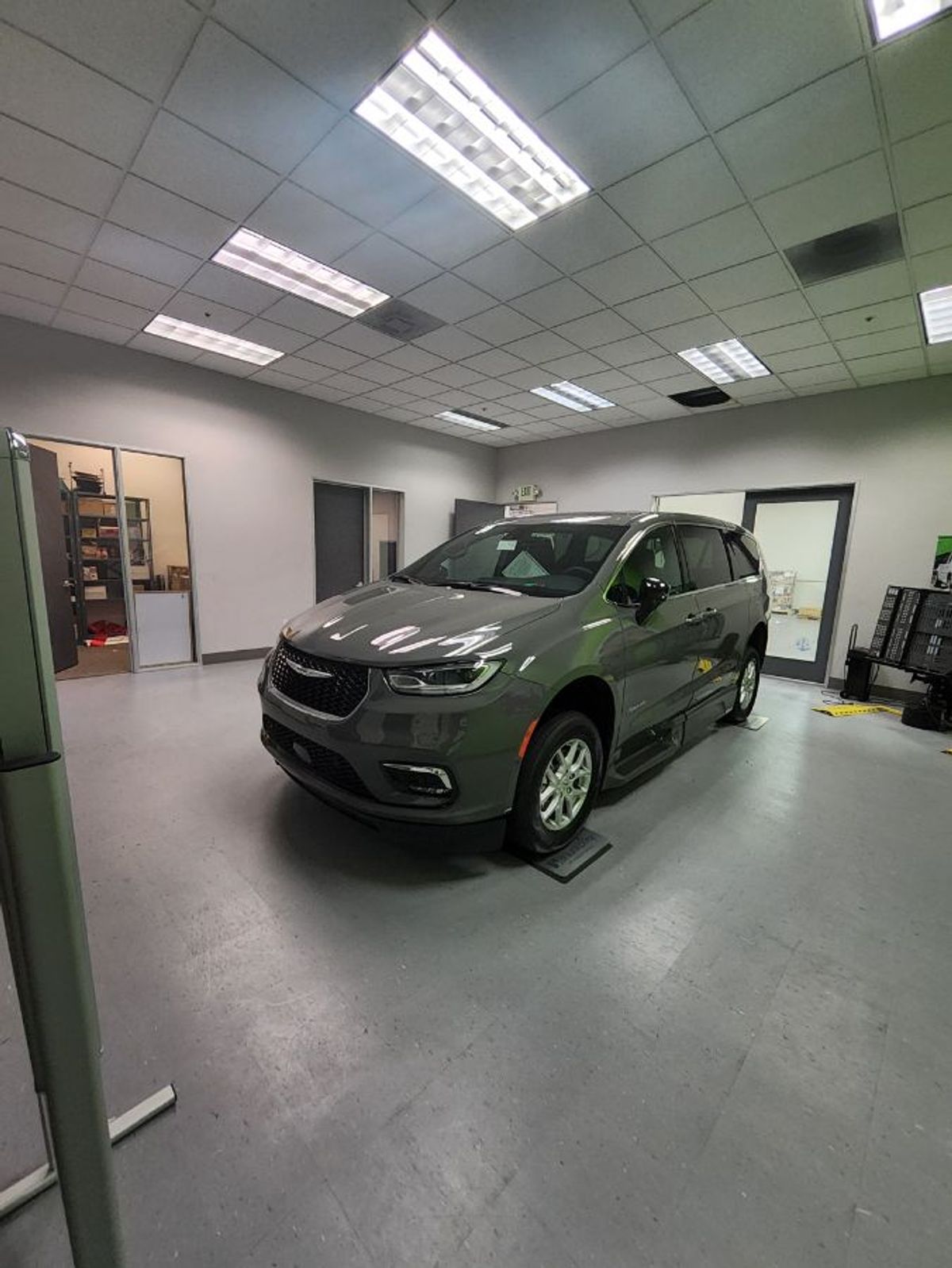 2025 CHRYSLER PACIFICA - Image 4