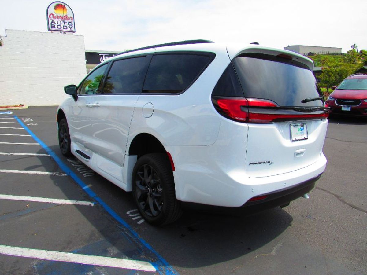 White Chrysler Pacifica image number 6