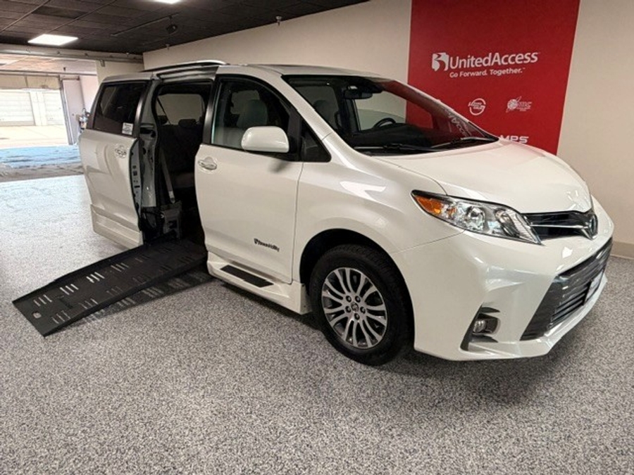 Used 2020 Toyota Sienna XLE - BraunAbility Side Entry Fold Out Automatic Ramp