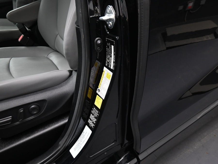 Black Toyota Sienna image number 16