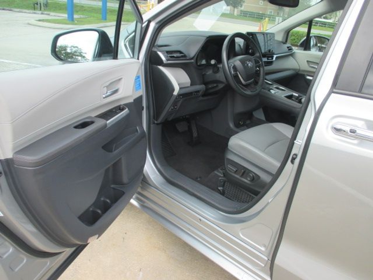 2024 TOYOTA SIENNA - Image 14