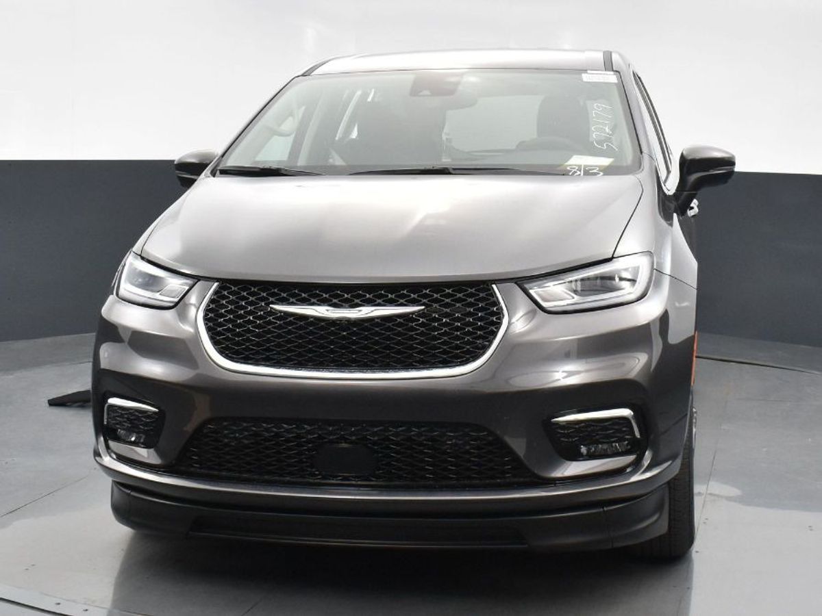 Grey Chrysler Pacifica image number 18