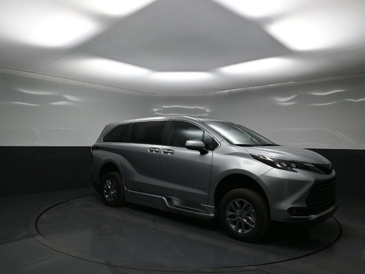 2025 TOYOTA SIENNA - Image 18