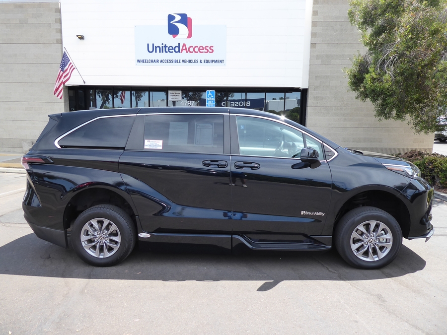 Used 2024 Toyota Sienna Hybrid LE Base - BraunAbility Side Entry Fold Out Automatic Ramp