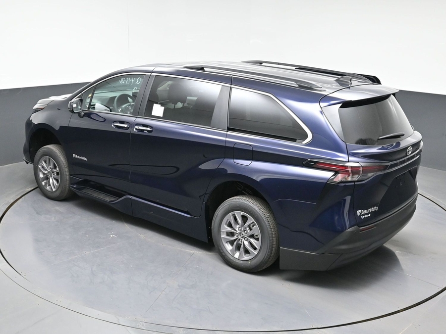 New 2026 Toyota Sienna Hybrid XLE Add - BraunAbility Side Entry Entry In Floor Automatic Ramp