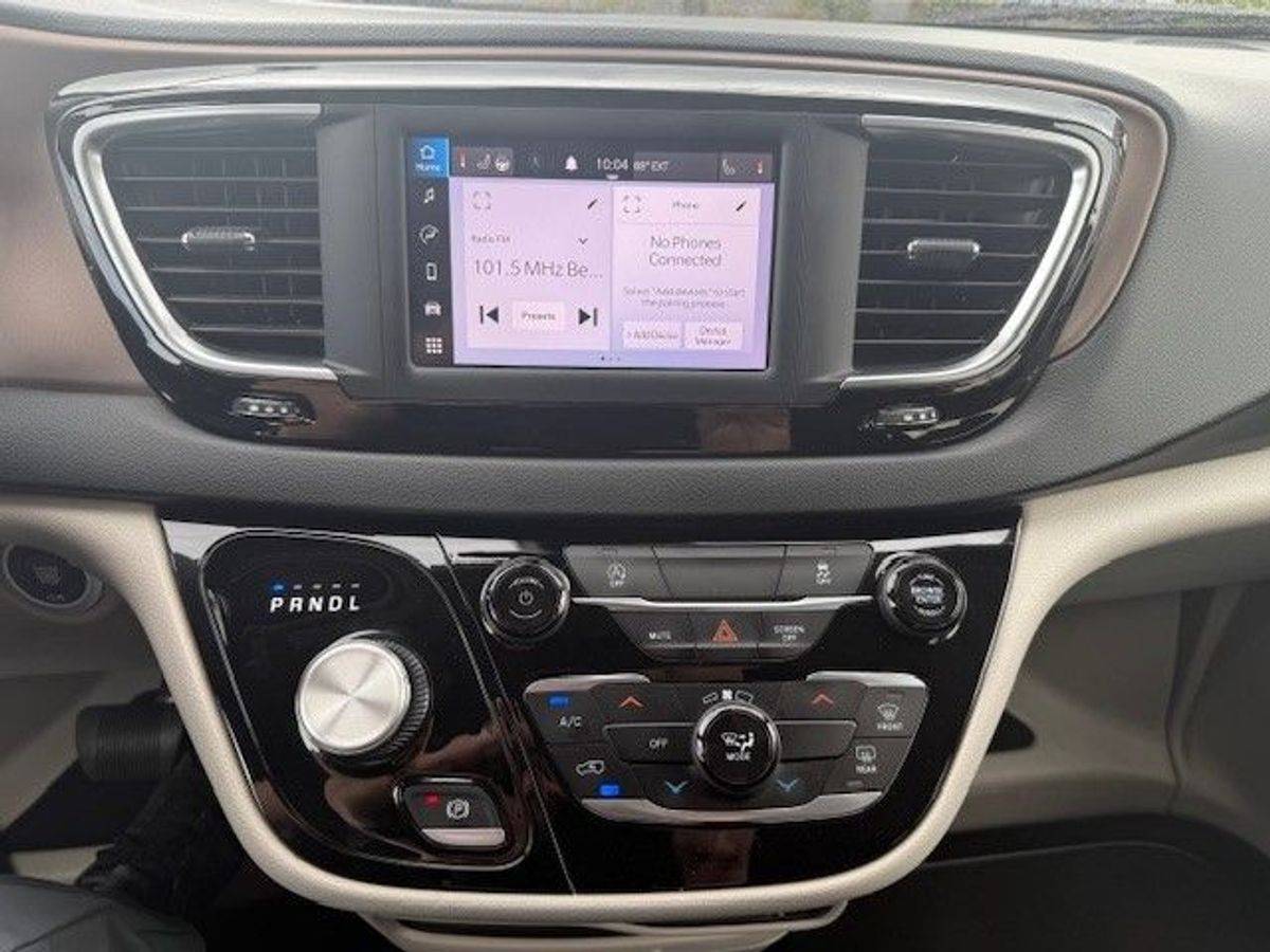 2023 CHRYSLER VOYAGER - Image 16