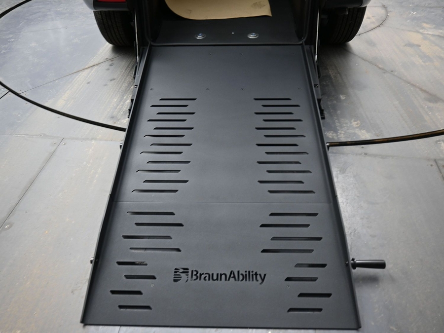 Silver Chrysler Voyager image number 8