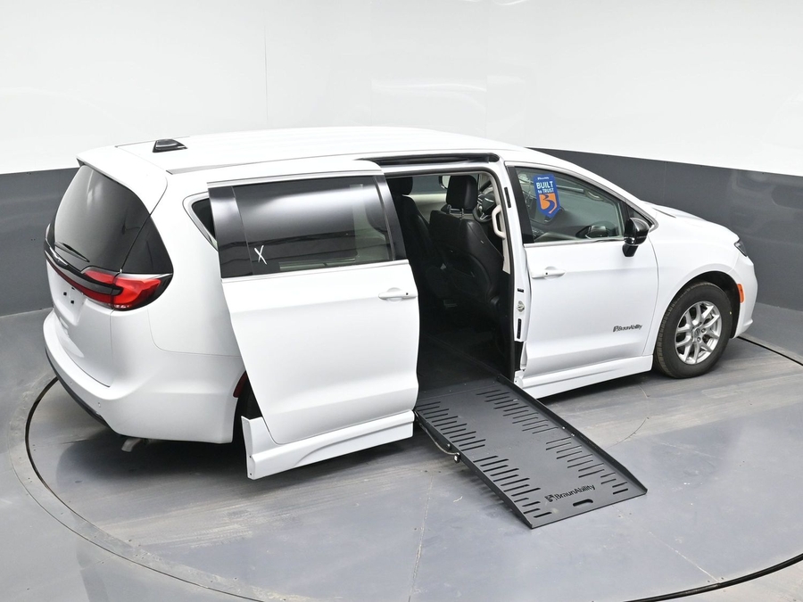 Used 2024 Chrysler Pacifica Touring L - BraunAbility Side Entry Entry Fold Out Automatic Ramp