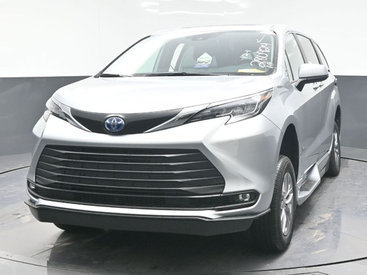 2025 TOYOTA SIENNA - Image 3