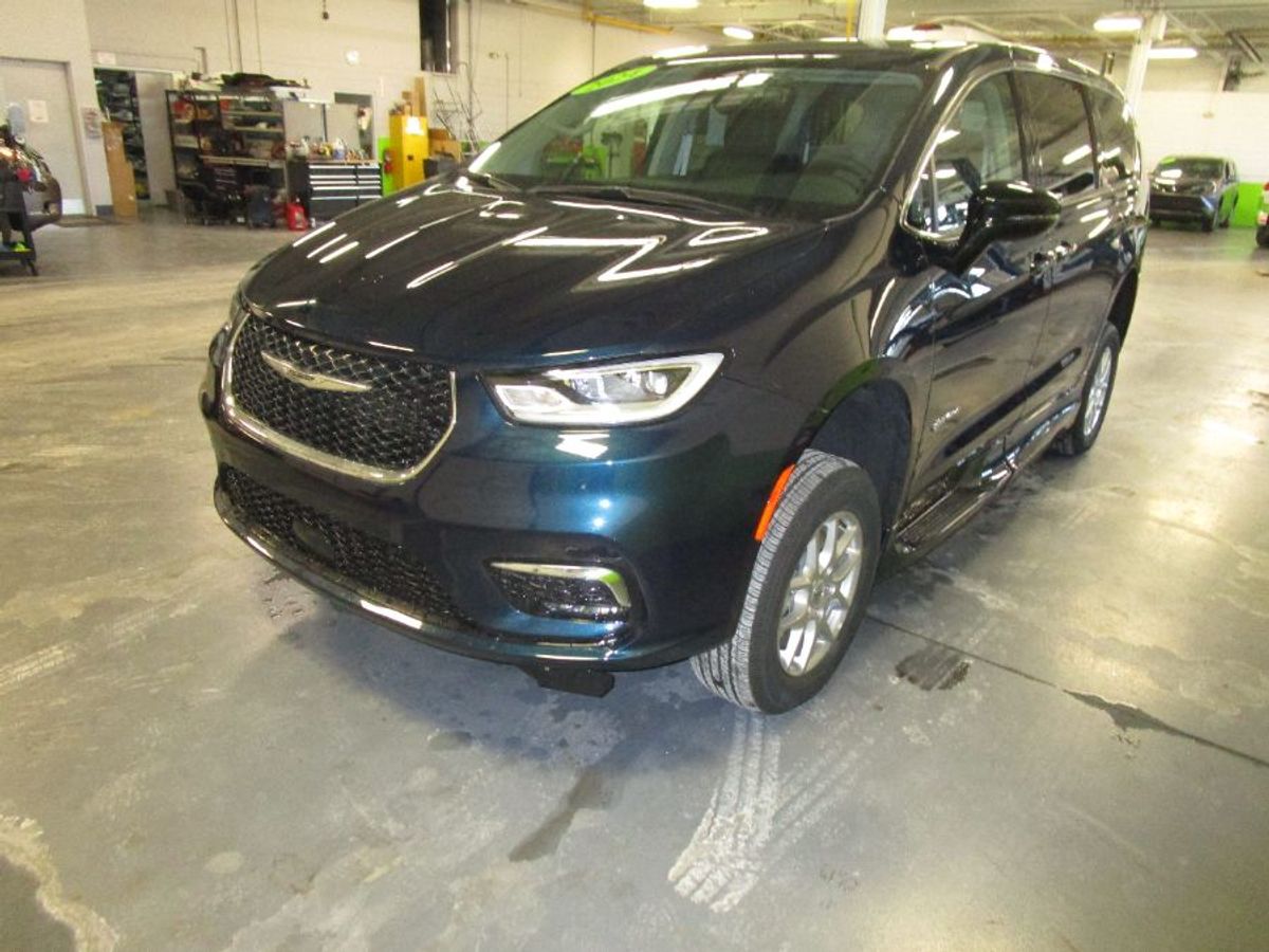 Blue Chrysler Pacifica image number 2