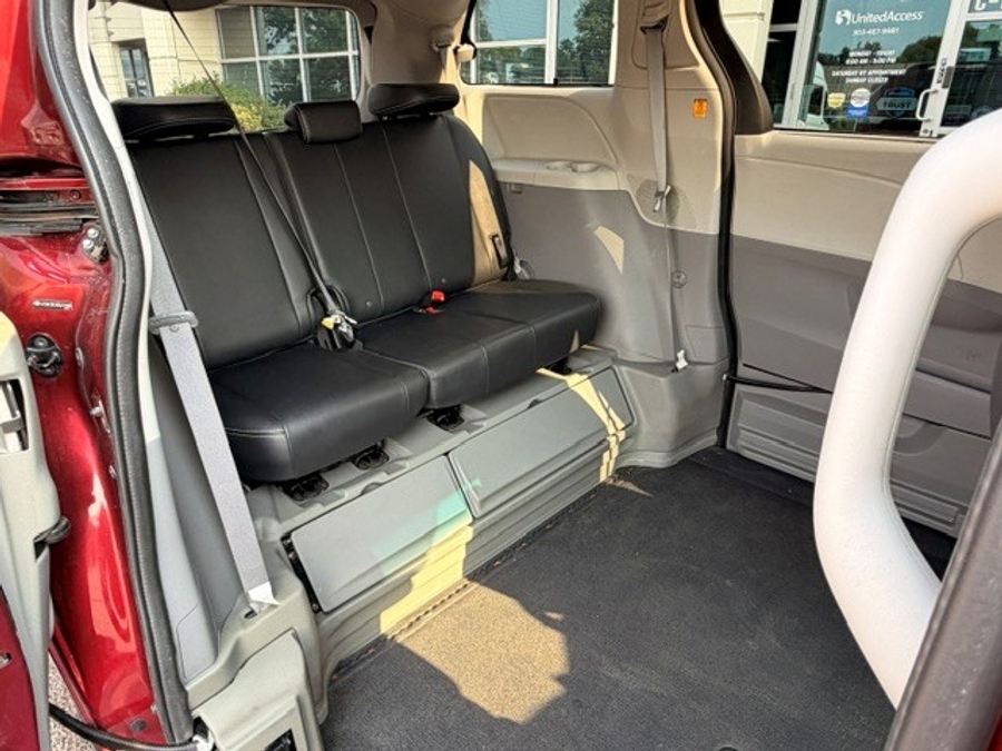 Used 2013 Toyota Sienna SE - BraunAbility Side Entry Fold Out Automatic Ramp