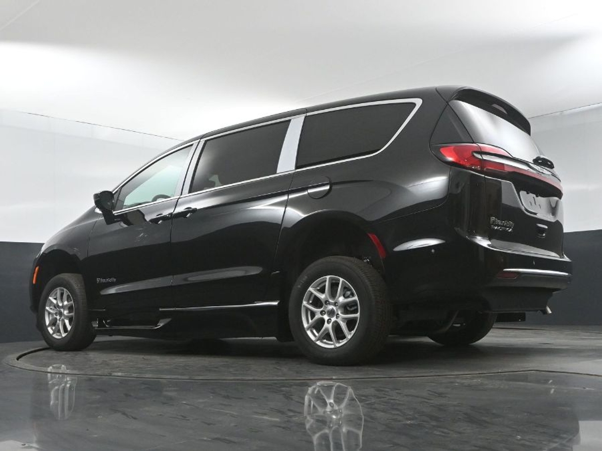 2025 CHRYSLER PACIFICA - Image 21