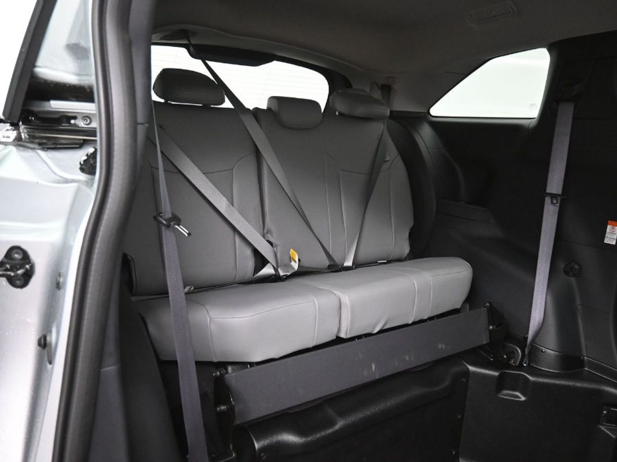 2025 TOYOTA SIENNA - Image 5