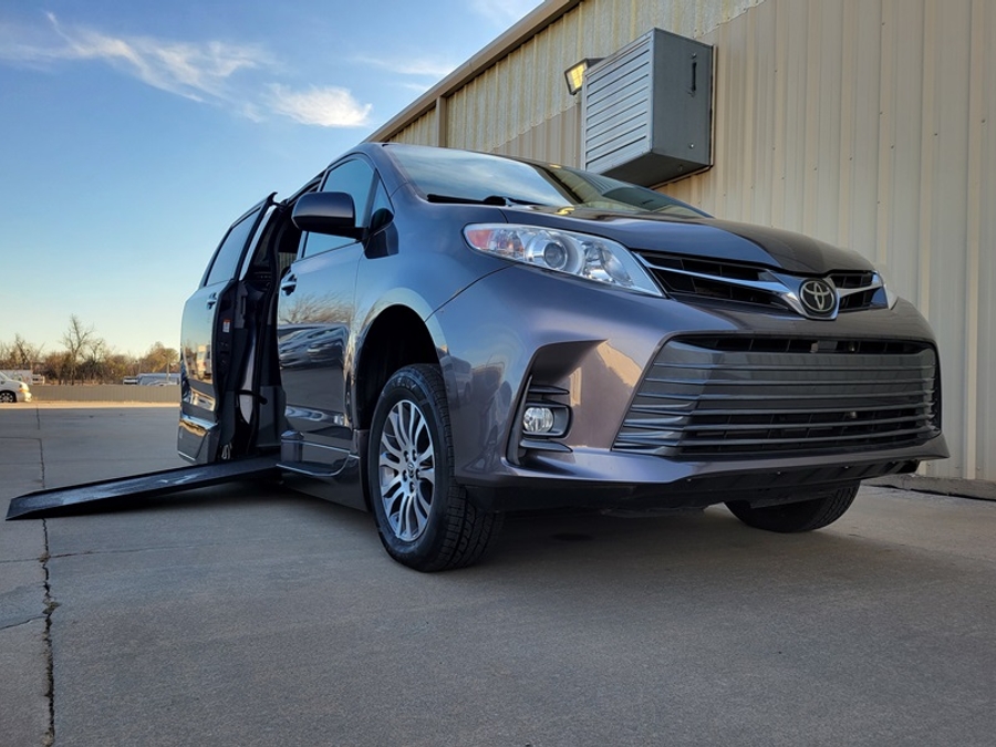 Used 2020 Toyota Sienna XLE Base - VMI Side Entry Entry In Floor Automatic Ramp