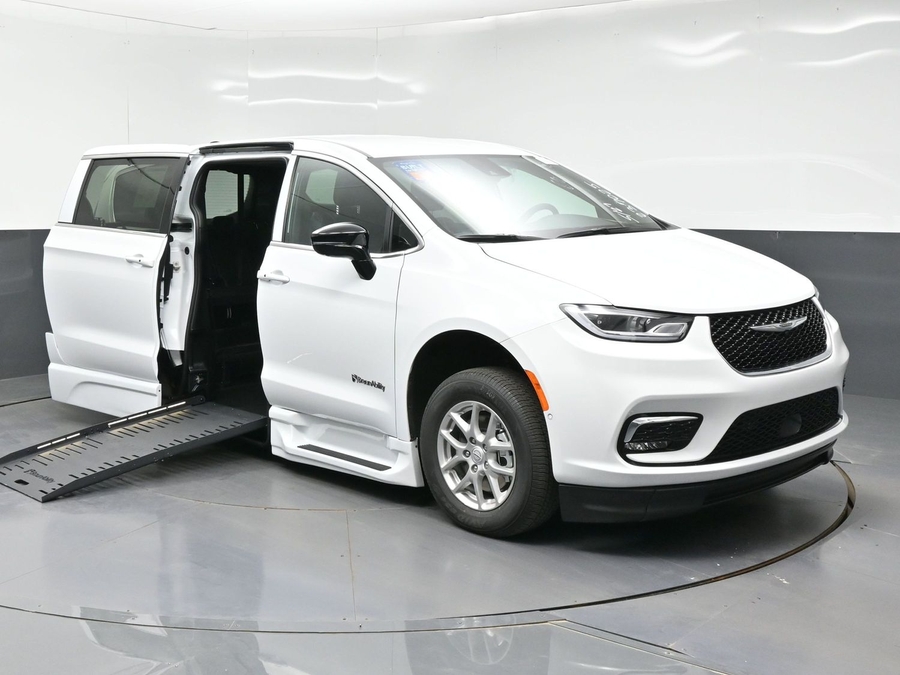 White Chrysler Pacifica image number 6