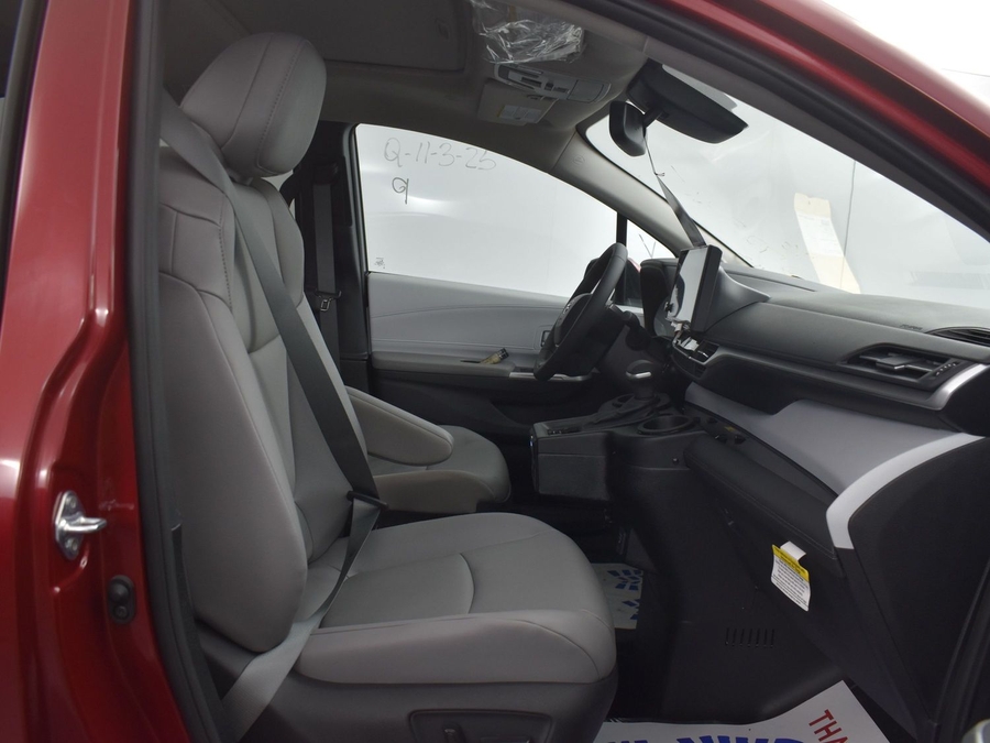 New 2025 Toyota Sienna Hybrid XLE Plus - BraunAbility Side Entry Entry In Floor Automatic Ramp