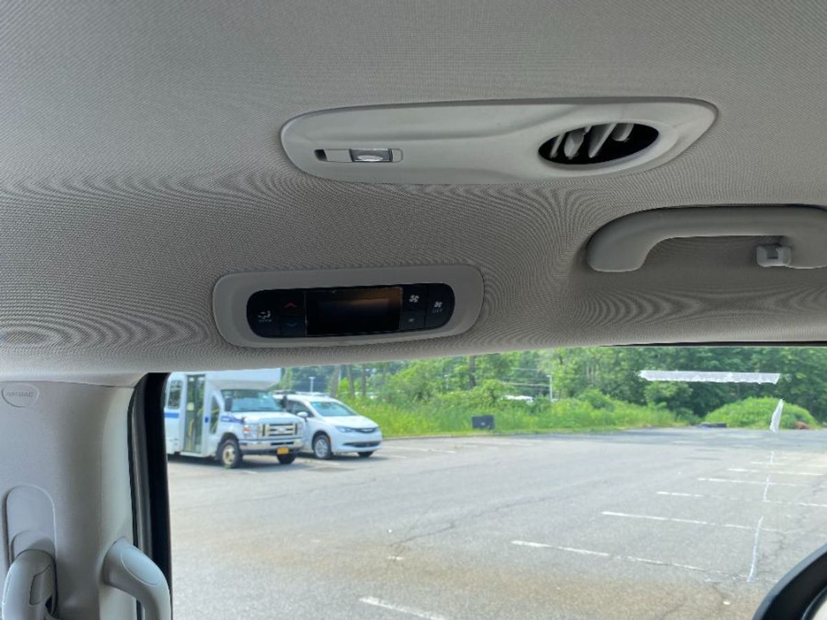 Silver Chrysler Voyager image number 13