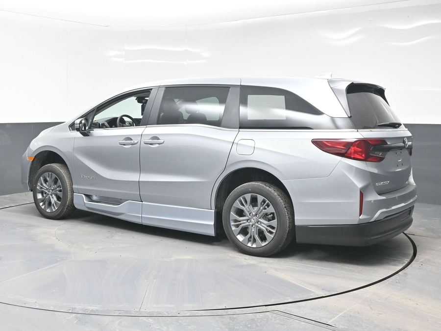 New 2026 Honda Odyssey Touring - BraunAbility Side Entry Entry In Floor Automatic Ramp