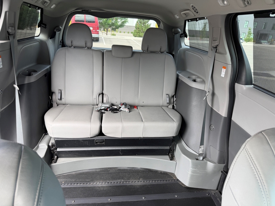 Used 2020 Toyota Sienna XLE - BraunAbility Side Entry In Floor Automatic Ramp