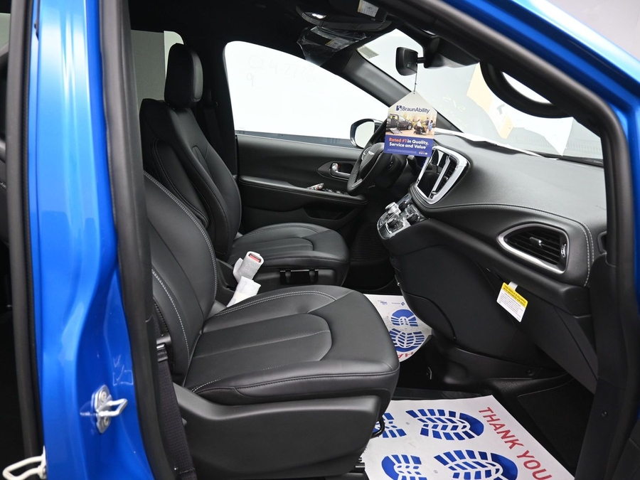 Blue Chrysler Pacifica image number 8