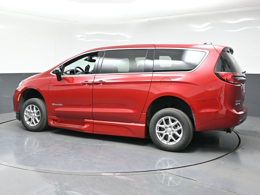 2026 Chrysler Pacifica's photo