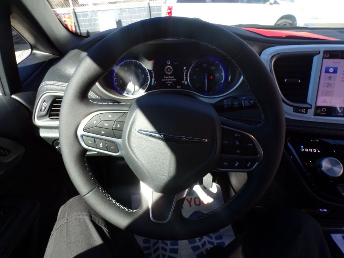 2025 CHRYSLER PACIFICA - Image 12