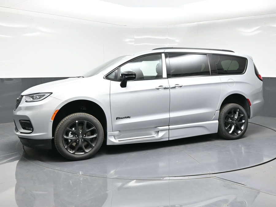 2026 Chrysler Pacifica Select - Photo 15