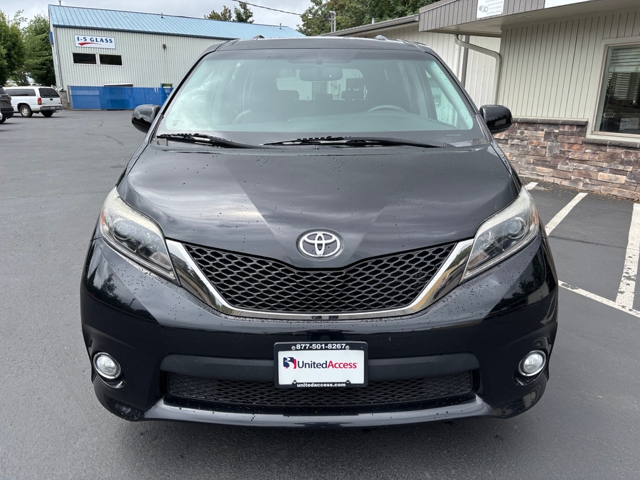 Used 2016 Toyota Sienna SE - BraunAbility Side Entry In Floor Automatic Ramp