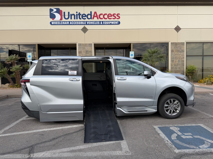 Used 2024 Toyota Sienna Hybrid LE Base - BraunAbility Side Entry Fold Out Automatic Ramp