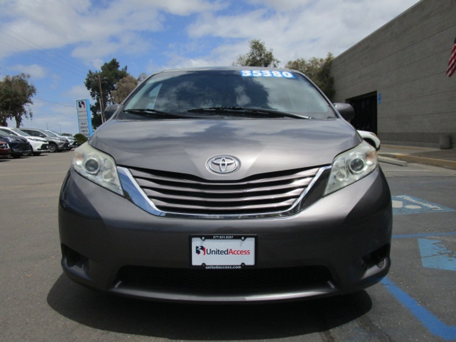 Used 2015 Toyota Sienna LE - FRE Rear Entry Entry Fold Out Manual Ramp