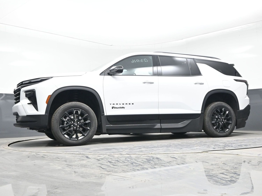 New 2026 Chevrolet Traverse 1LT Midnight - BraunAbility Side Entry In Floor Automatic Ramp