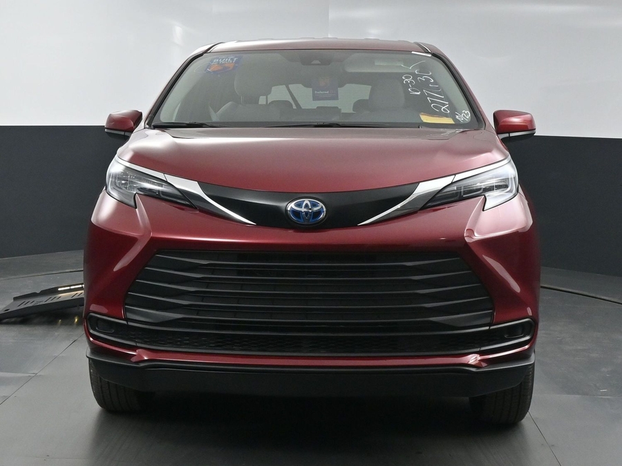 New 2025 Toyota Sienna Hybrid LE - BraunAbility Side Entry Entry Fold Out Automatic Ramp