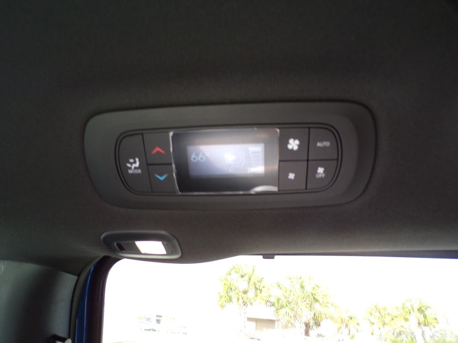 Blue Chrysler Pacifica image number 17