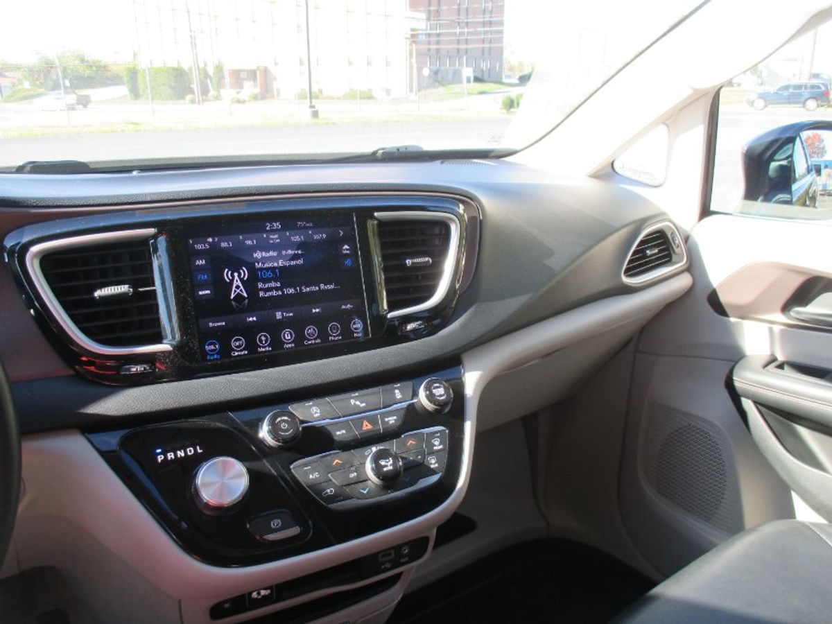 2018 CHRYSLER PACIFICA - Image 18