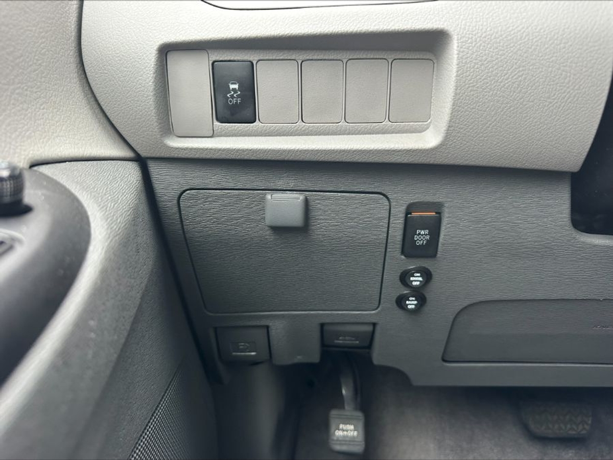 2017 TOYOTA SIENNA - Image 18