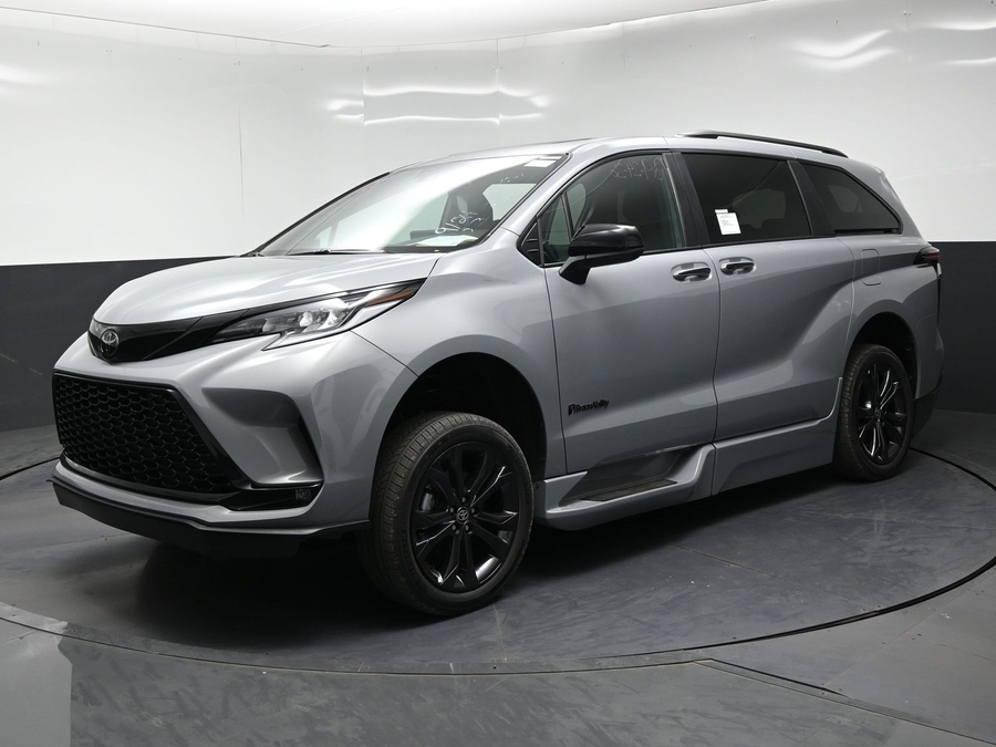 New 2026 Toyota Sienna Hybrid XSE Sport - BraunAbility Side Entry Fold Out Automatic Ramp